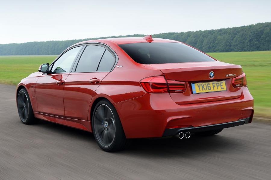  BMW 330e M Sport 2016 года  (UK) (фото 2 из 7)